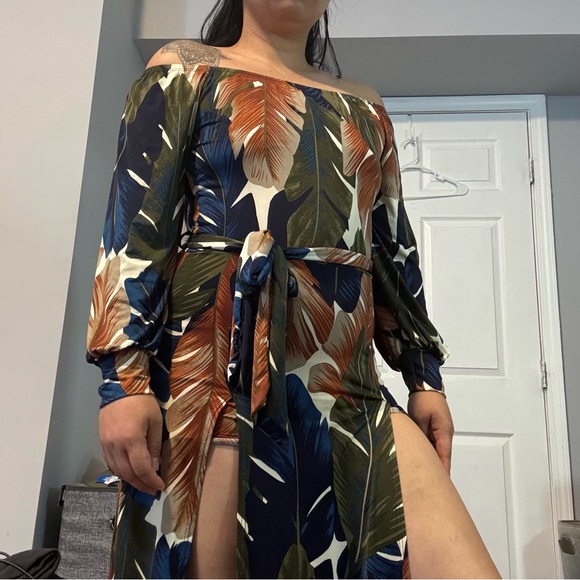 Tropical Off-Shoulder Maxi Dress - Picture 1 of 8